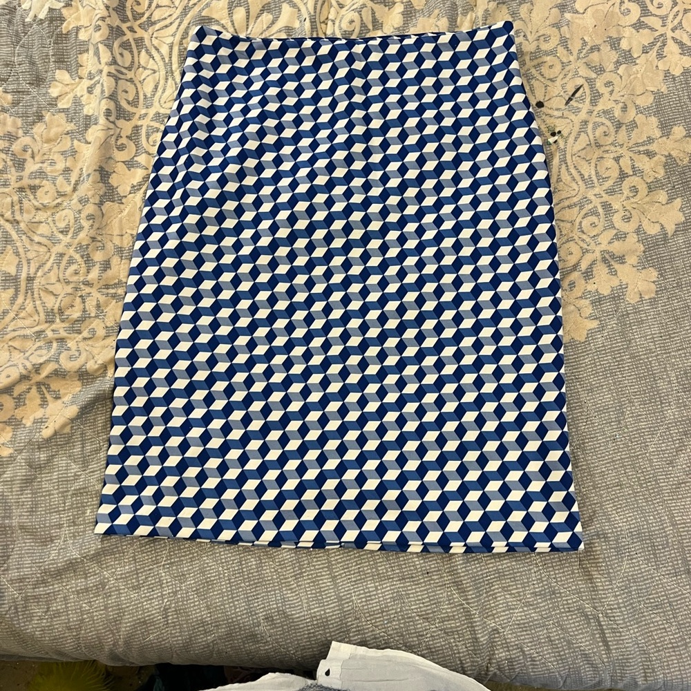 ❤️💋FUN SEXY FLIRTY SKIRT💋❤️BLUE WHITE GEOMETRIC OPTICAL ILLUSION NO SIZE TAG M